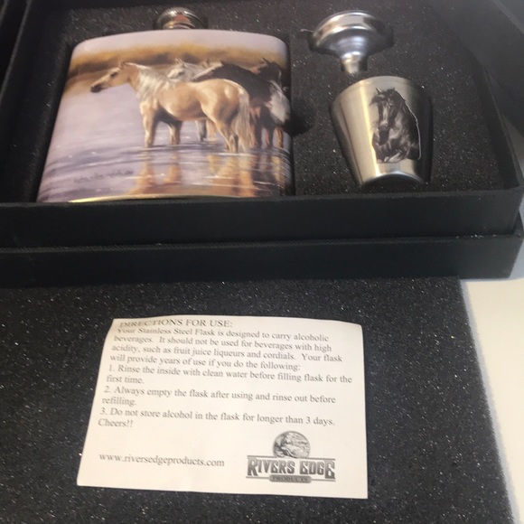 2 flask/shot glass sets new in original boxes - Picture 5 of 8